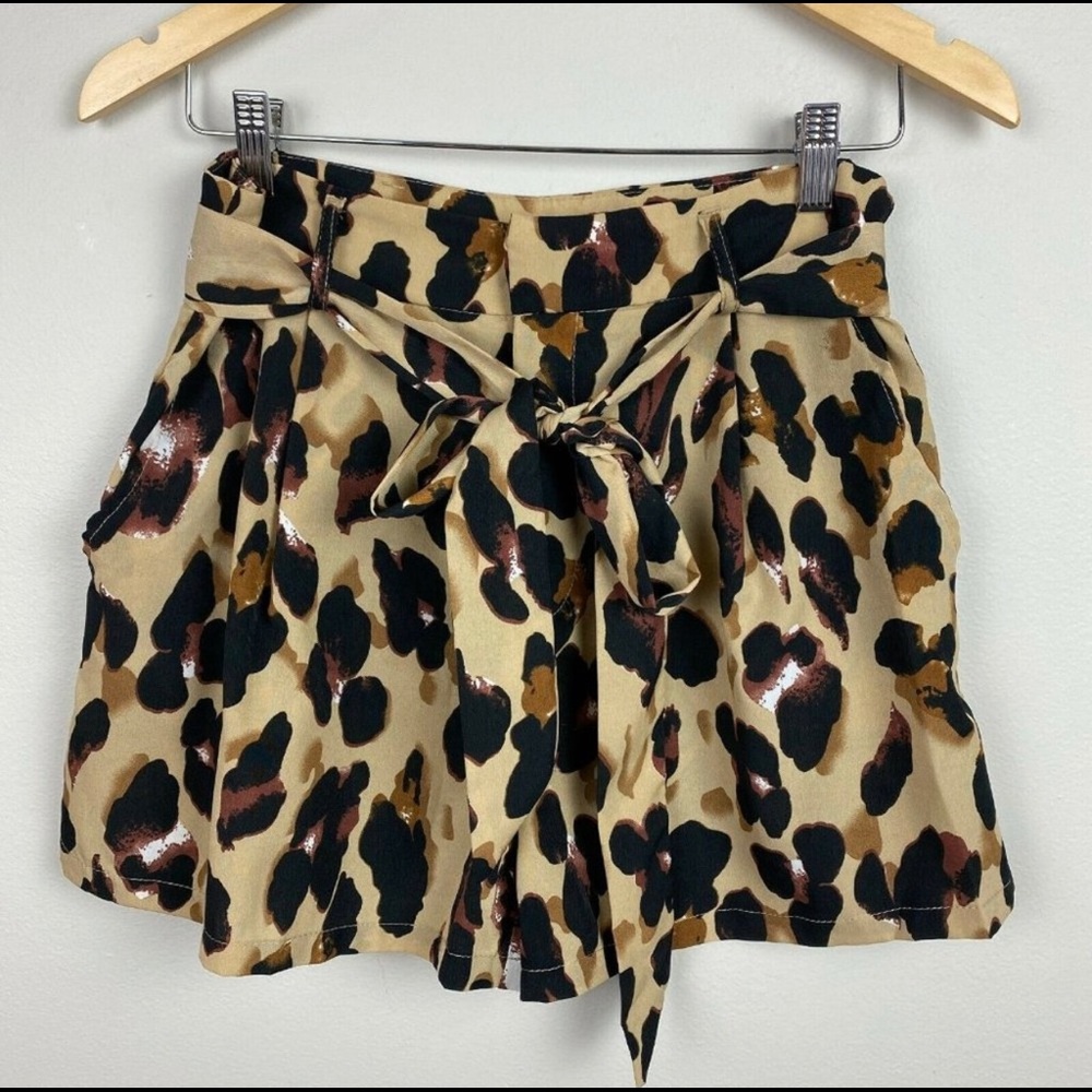 TR notes cheetah shorts, size 1xl, EUC